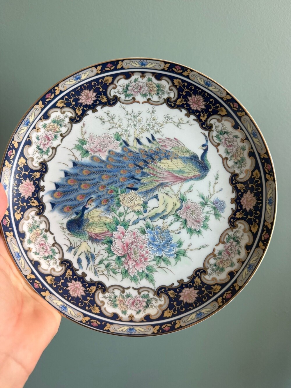 161 vintage Toyo Japan Imari-style porcelain decorative plate